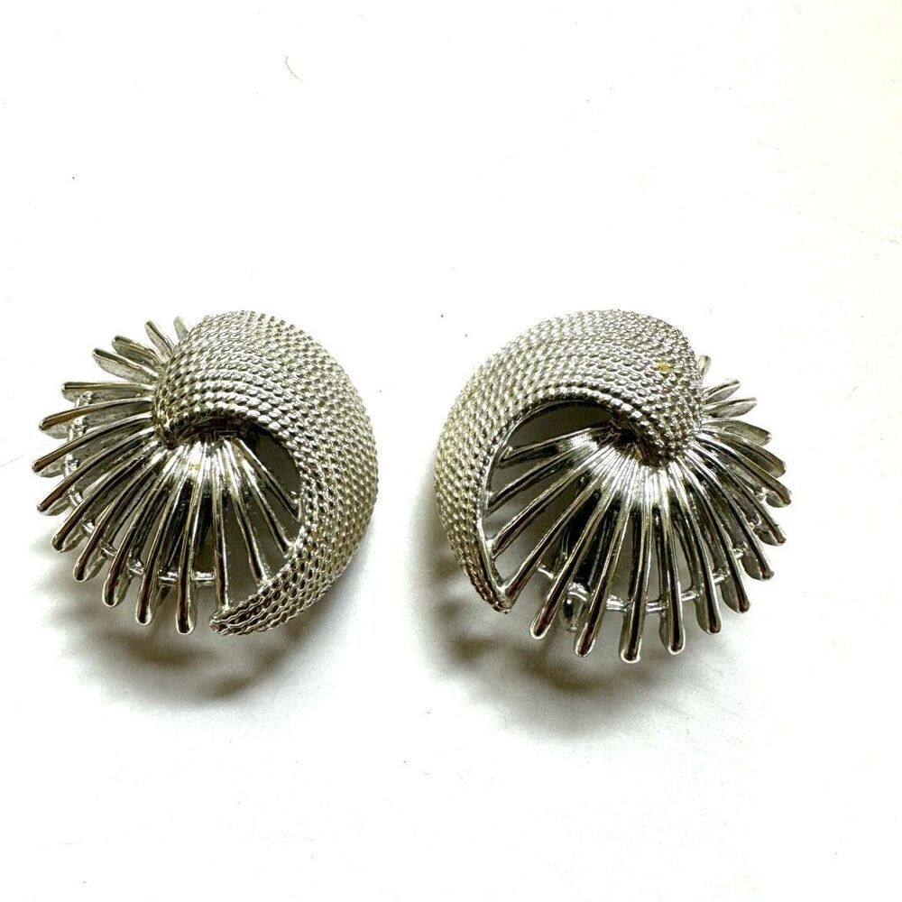 Sarah Coventry  simply elegant silver tone clip on earrings